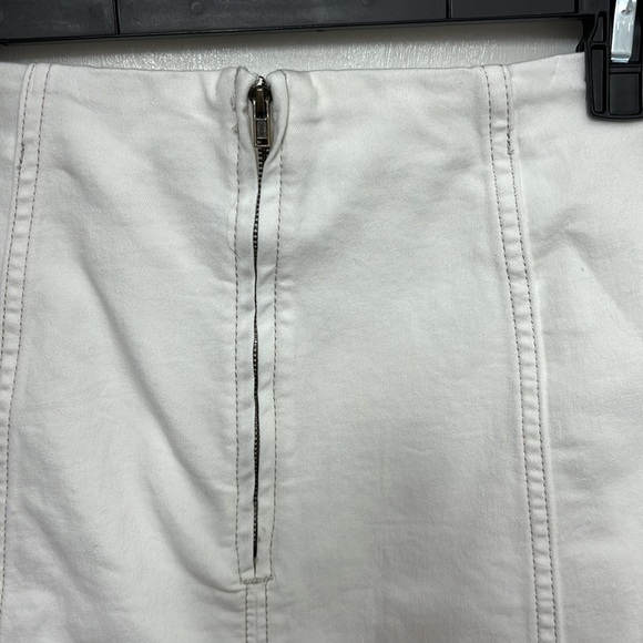 Free People white denim back zipper no pockets SEE MEASUREMENTS!!! - Picture 3 of 6